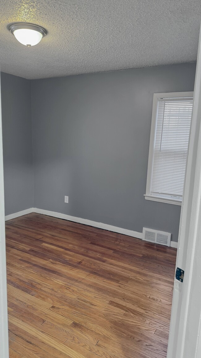 Building Photo - 3625 Chatsworth St