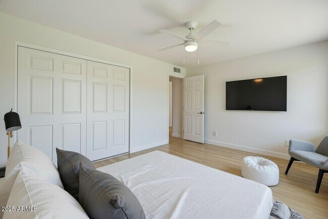 Building Photo - 4201 E Camelback Rd