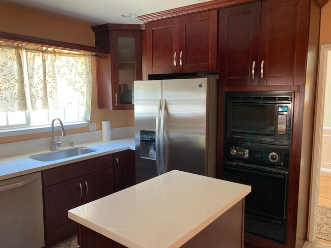 Building Photo - Santa Monica 3bd 2ba