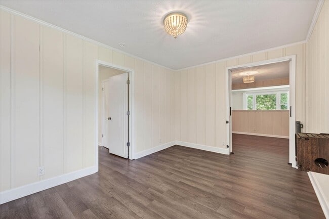 Building Photo - Pet Friendly Three Bedroom!