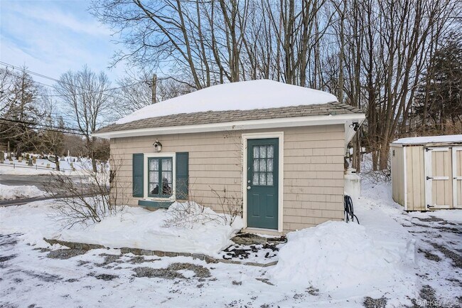 Building Photo - 232 N Country Rd