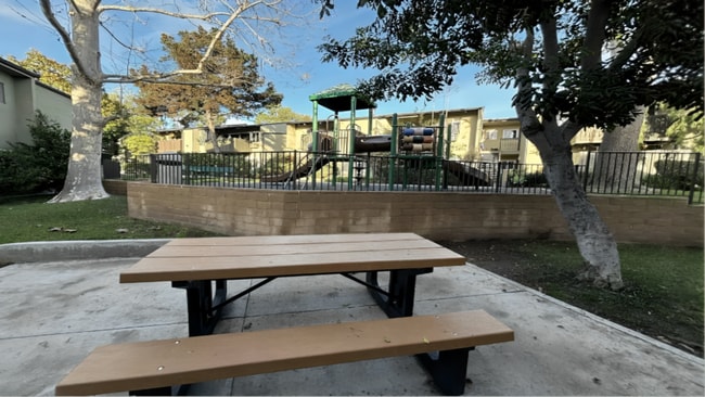 Building Photo - Modern Culver City Gem: Spacious 2-Bed Con...