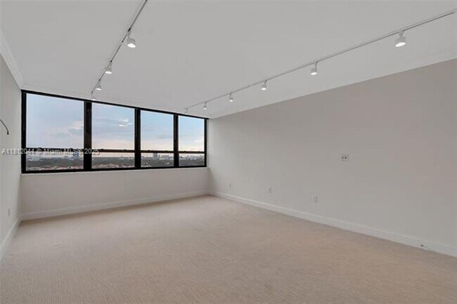 Building Photo - 3 Grove Isle Dr