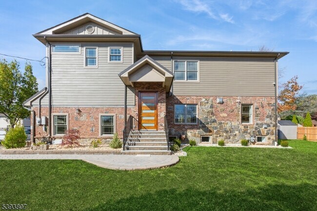 Building Photo - 8 Gregory Rd