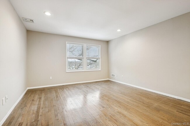 Building Photo - 60 Marwood Rd N