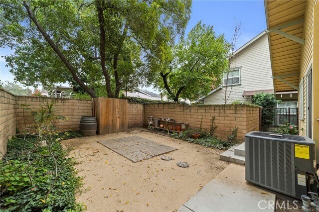 Building Photo - 316 E Foothill Blvd