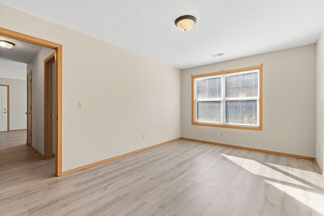 Building Photo - 2835 S Nettleton Ave