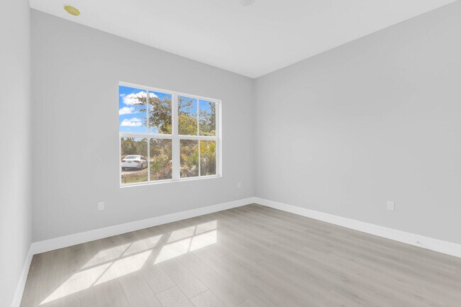 Building Photo - 405 Loveland Blvd