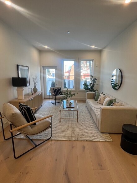 Building Photo - 105 Sea St