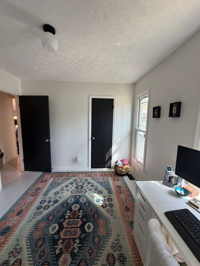 Building Photo - 7031 Darnell St