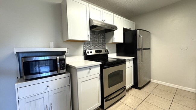 Building Photo - 3960 Oak Trail Run