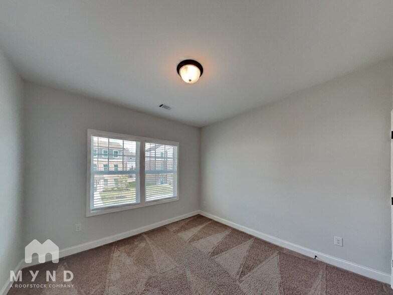 Building Photo - 2555 Whistler Wy NE