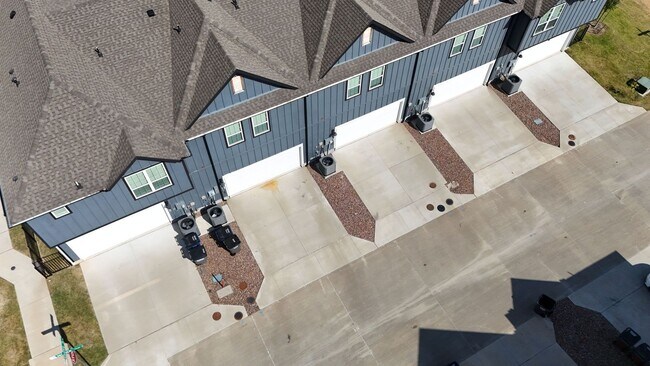 Building Photo - 1652 Jessica Dr