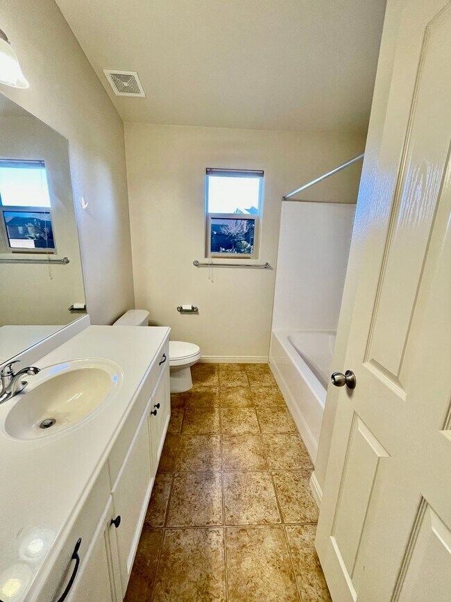 Building Photo - Pet Friendly Home in Green Valley