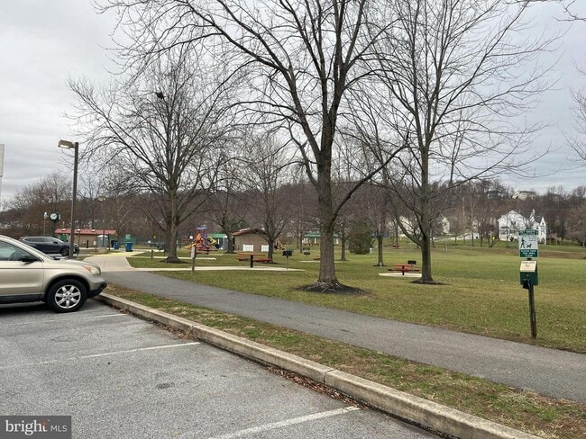 Building Photo - 18 Madison Way