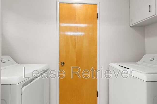 Building Photo - 1265 Slayton Dr