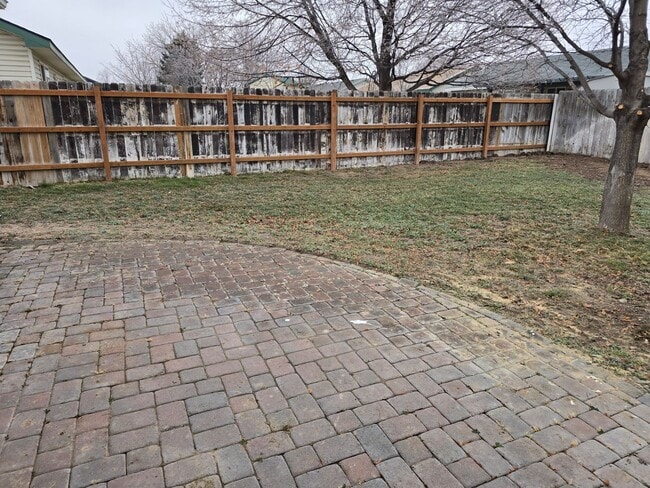 Building Photo - Freshly Updated 3 Bed | 2 Bath Home with Sunroom & Fenced Yard – Twin Falls