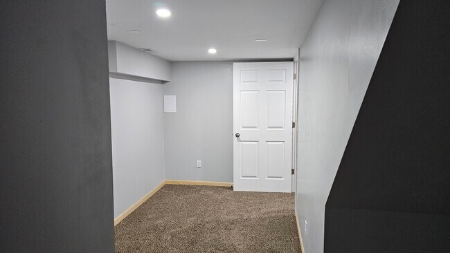 Building Photo - 315 N Pecan St