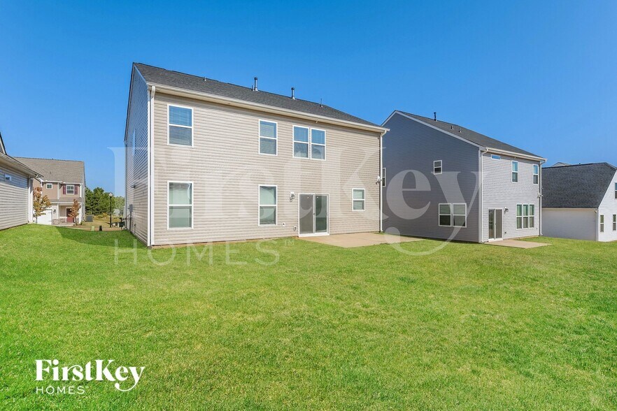 Building Photo - 413 Stonefence Dr
