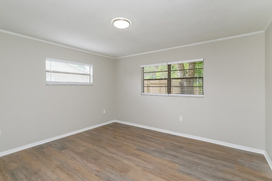 Building Photo - 7746 Deer Foot Dr