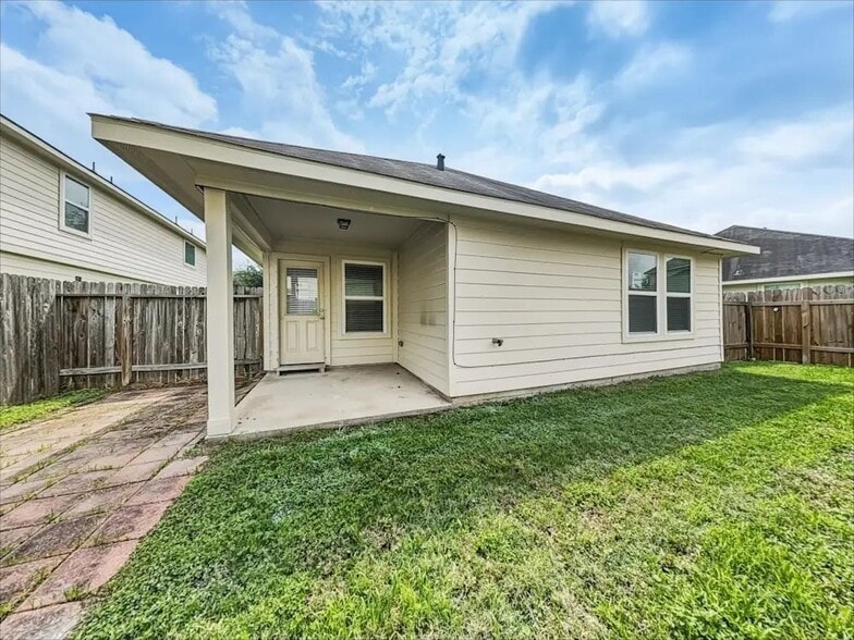 Building Photo - 5927 Deep South Dr