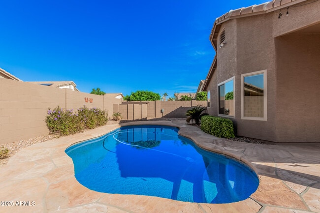 Building Photo - 3022 E Captain Dreyfus Ave