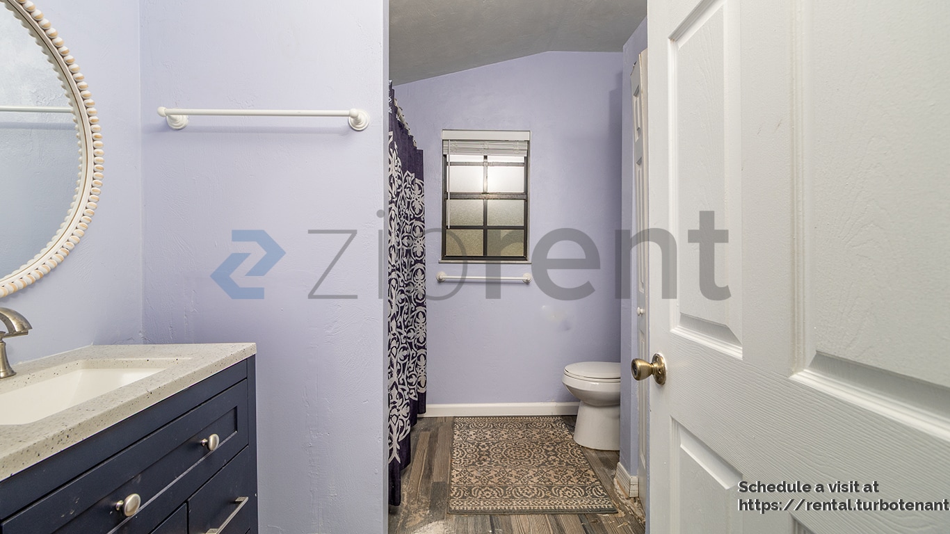 Building Photo - 1584 Selma Ave