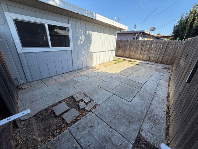 Building Photo - Fully Renovated 2-Bedroom Home with Spacious Backyard – Move-In Ready in Sacramento
