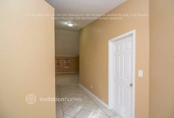 Building Photo - 14915 SW 139th Pl