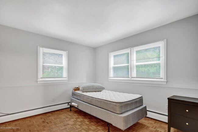 Building Photo - 200 Oakhurst Rd