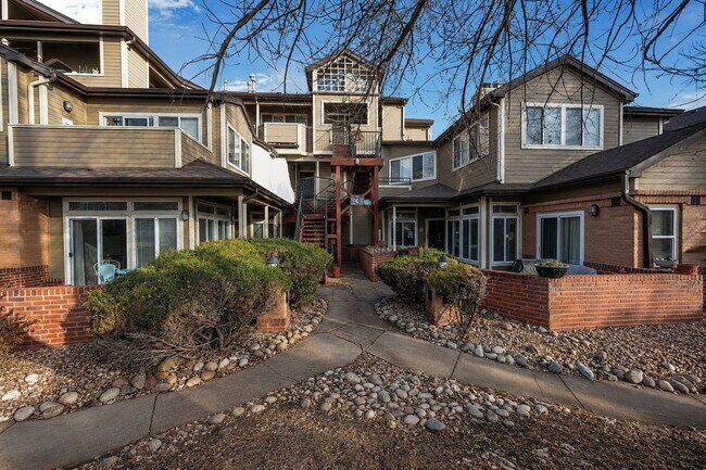 Building Photo - Beautiful Remodeled 2 Bedroom/2 Bathroom Condo is DTC!