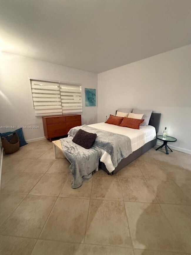 Building Photo - 2815 NE 201st Terrace