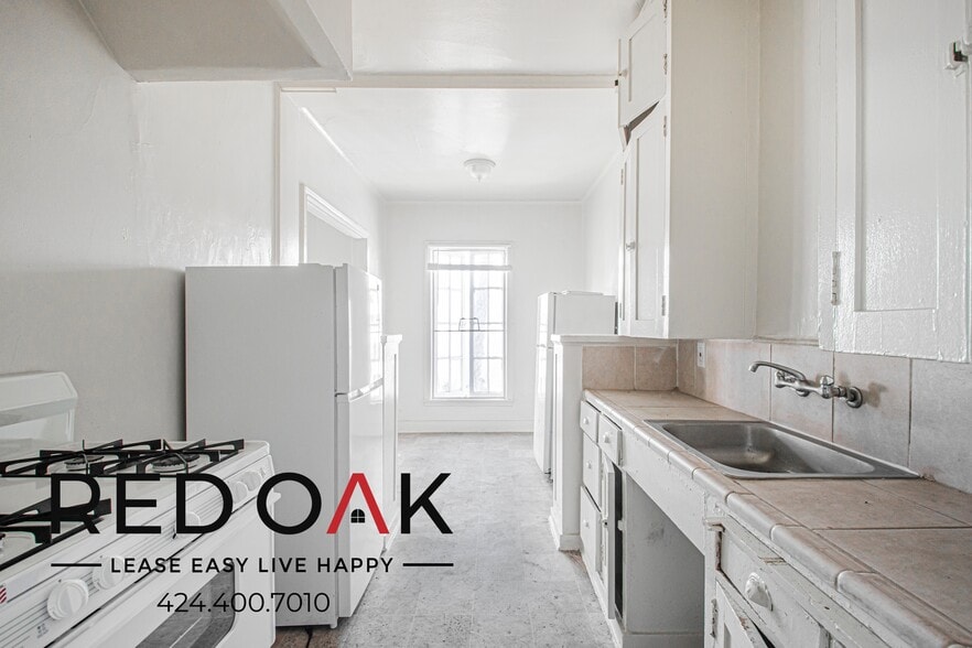 Building Photo - 335 S Berendo St