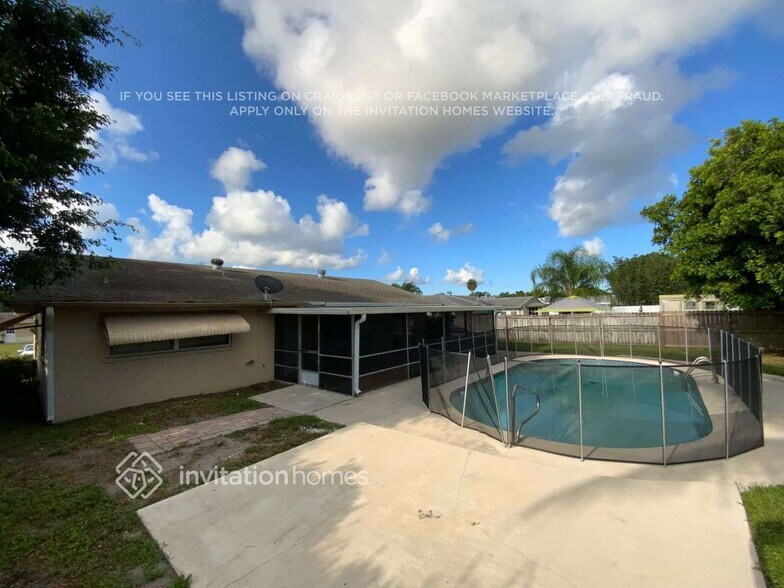 Building Photo - 3857 Bluebell St