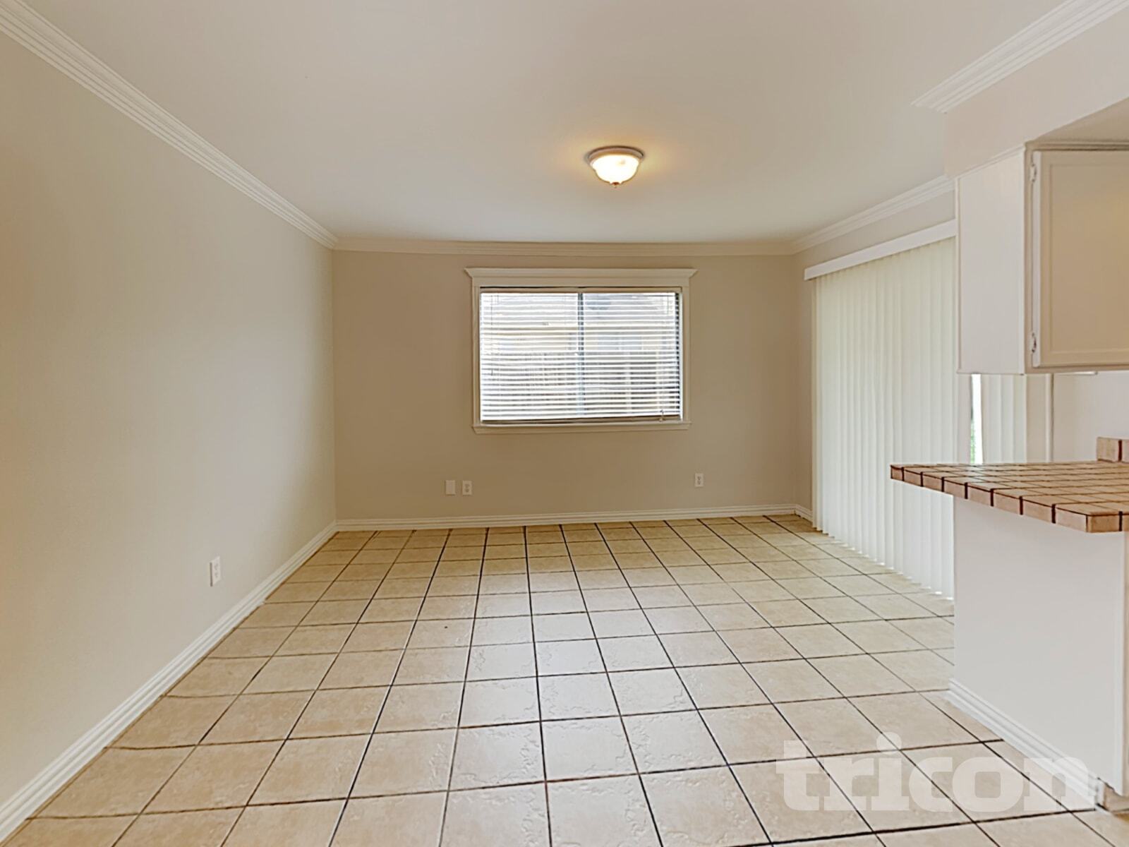 Building Photo - 822 Foxridge Dr