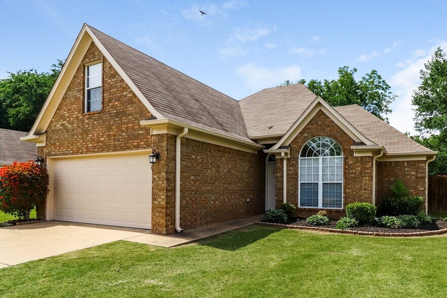 Building Photo - 105 Clay Hills Dr