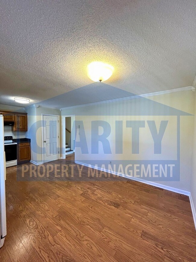 Building Photo - Three bedroom home in a quiet neighborhood!