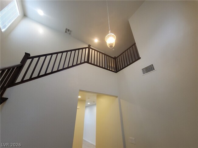 Building Photo - 2409 W Gilmore Ave