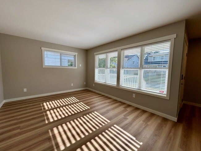 Building Photo - New Holly Townhouse