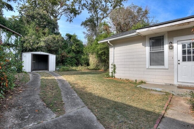 Building Photo - 933 Russell St