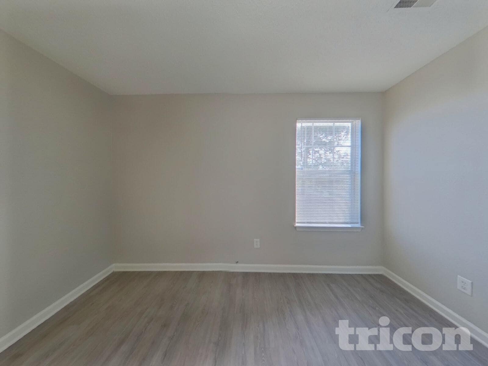 Building Photo - 255 Legend Oaks Dr