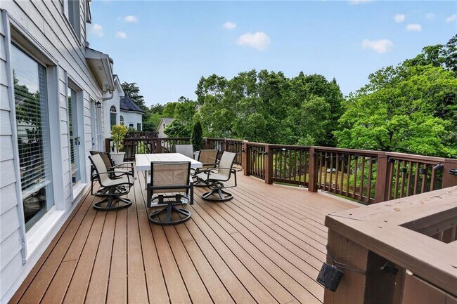 Building Photo - 2502 Regency Lake Dr