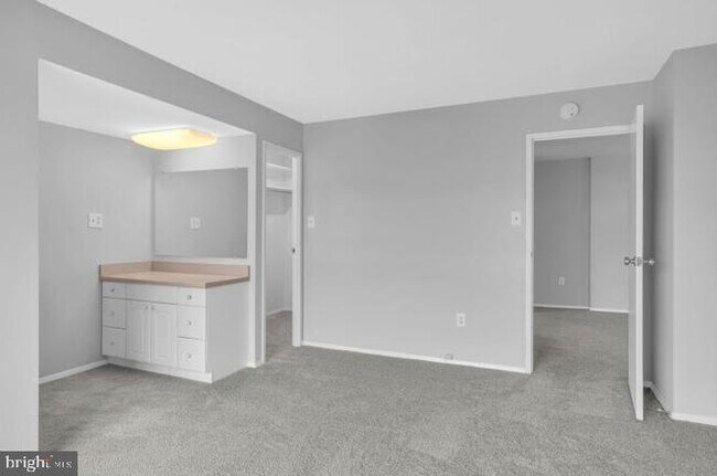 Building Photo - 250 S Reynolds St