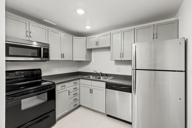 Building Photo - Condo with Mountain Views Near Wash Park &...