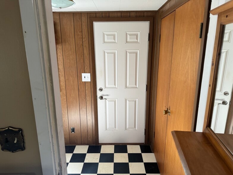 Interior (Backdoor) - 2009 Durand Ave
