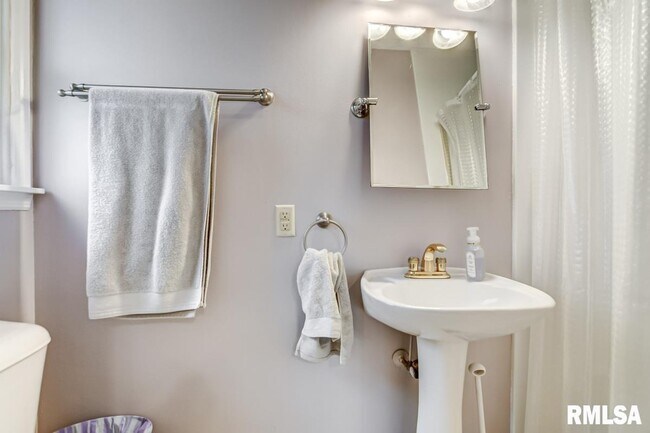 Building Photo - 228 Stutely Ln