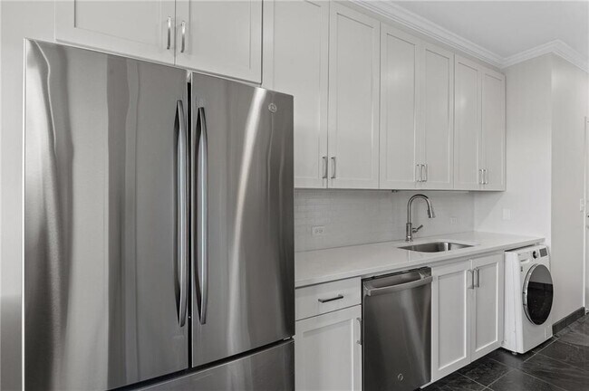 Building Photo - 2575 Peachtree Rd NE