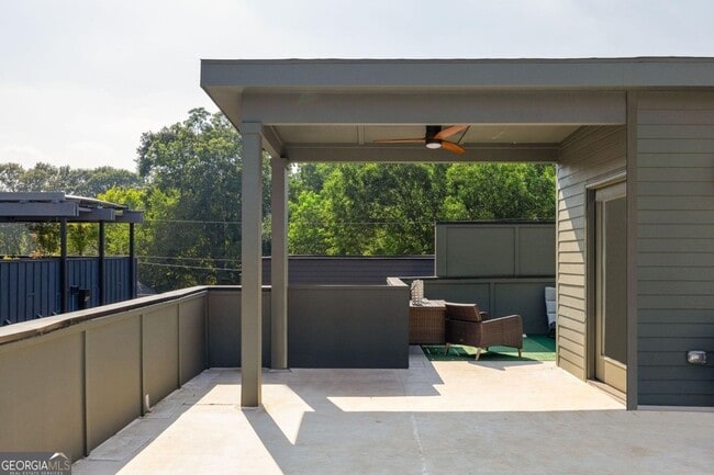 Building Photo - 239 Lowry St NE