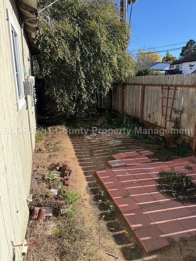 Building Photo - LEASE PENDING - 2 Bedroom / 1 Bathroom Home in Arroyo Grande
