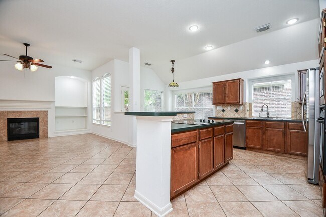 Building Photo - 535 Avery Dr